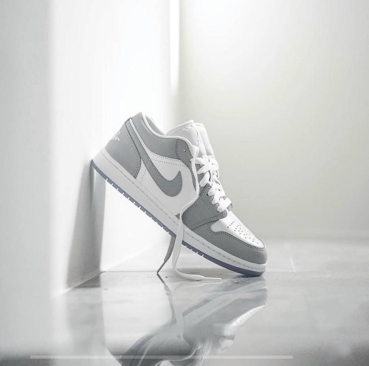 Air Jordan 1 Low WOLF GREY