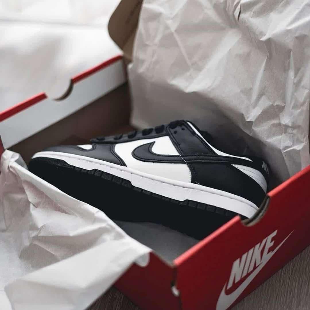 NIKE DUNK LOW PANDA