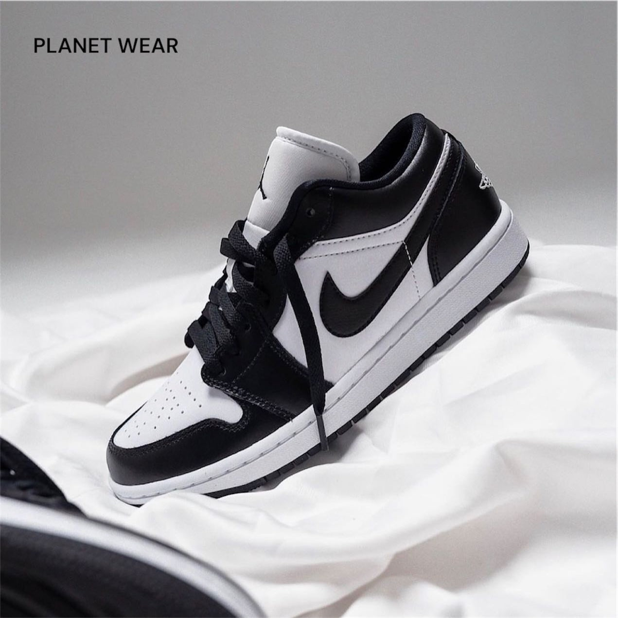 AIR JORDAN 1 LOW PANDA