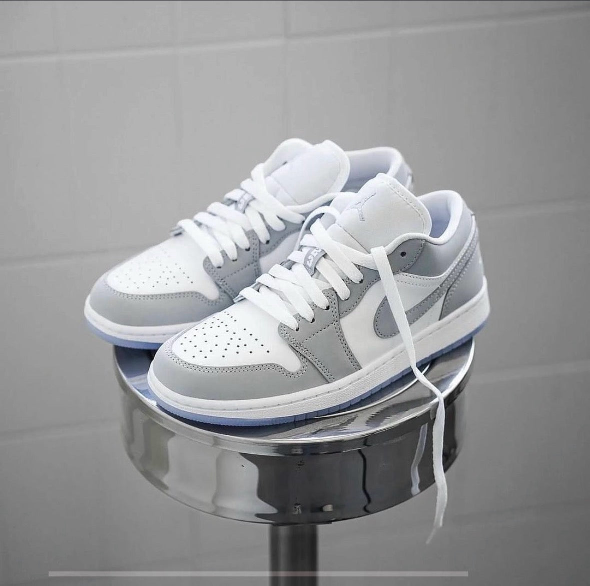 Air Jordan 1 Low WOLF GREY