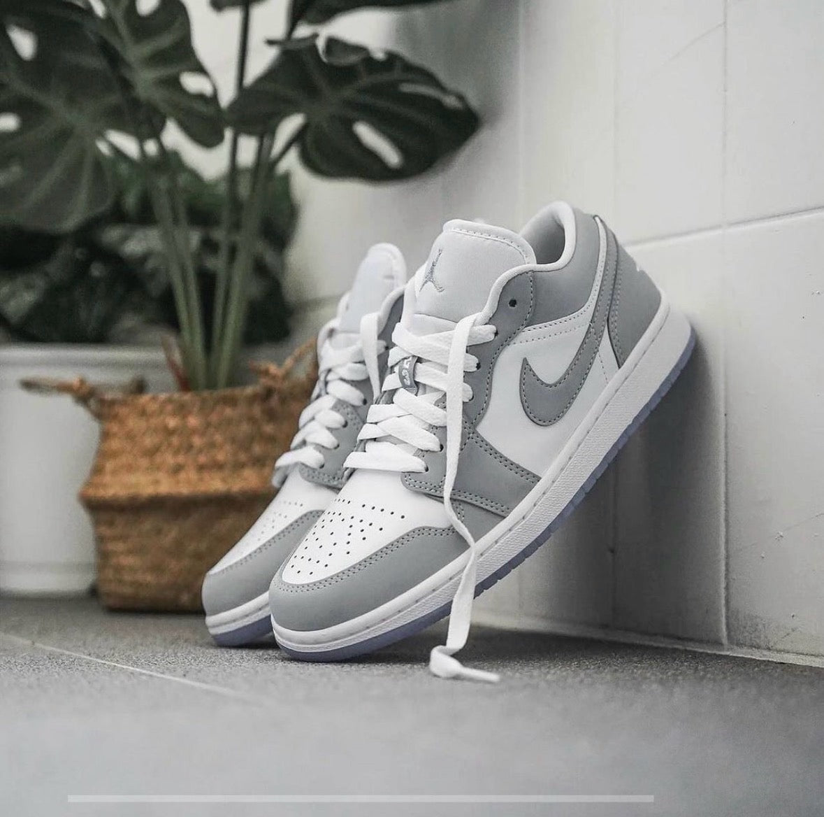 Air Jordan 1 Low WOLF GREY